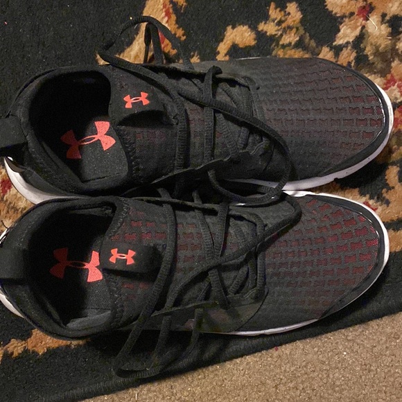 Under Armour shoes - Picture 6 of 6